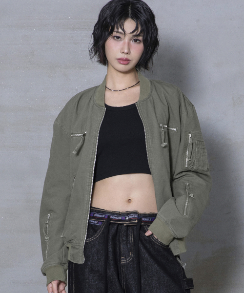 XTONZ(エクストーンズ)の「XJ141 マルチジッパー クロップ MA-1ジャケット (KHAKI)(ブルゾン・レディース・その他・MEDIUM/LARGE)」の8枚目の写真