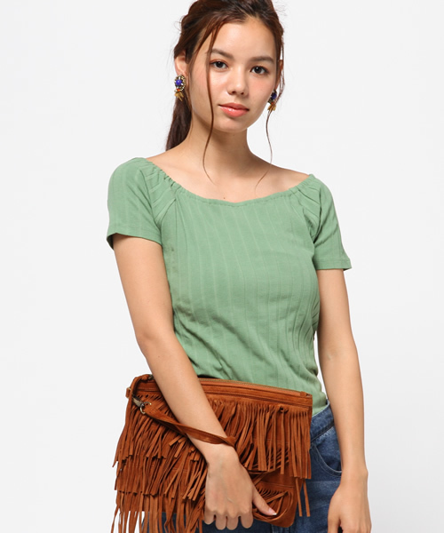 SLY（スライ）の「オフショルWIDE RIB T/SH（Tシャツ/カットソー・レディース・ブラック/イエロー系その他/ネイビー/グリーン系その他/ホワイト・1/2）」の4枚目の写真