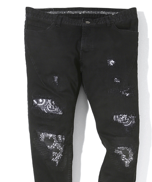 n(n) BY NUMBER (N)INE（エヌエヌバイナンバーナイン）の「直営店限定_SKINNY PANTS_STRETCH DENIM(DAMAGED NOTE&BANDANA)（デニムパンツ・メンズ・ブラック×ブラック・4/3/5/2）」の7枚目の写真