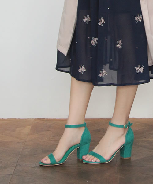 SESTO（セスト）の「チャンキーヒール美脚ストラップサンダル（サンダル・レディース・ブラック/グレイッシュベージュ/ピンクベージュ/ホワイト/グリーン/ライトグレー/シルバー/ネイビー/イエロー/ブラック系その他・24.0cm/23.5cm/22.5cm/22.0cm/23.0cm/24.5cm/25.5cm）」の7枚目の写真