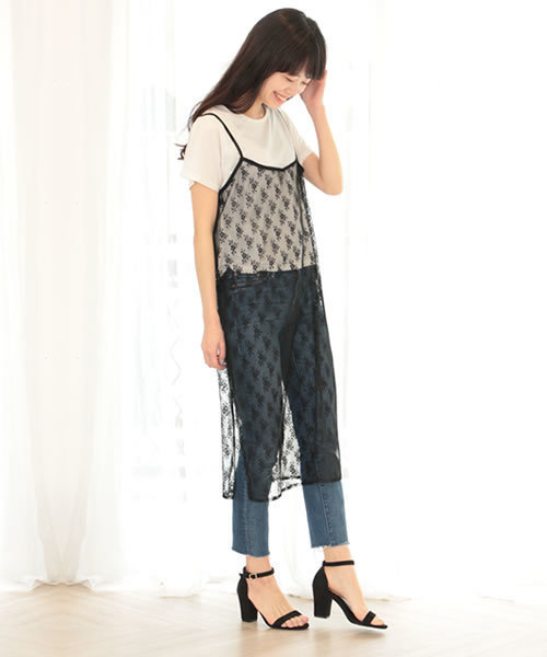 SESTO（セスト）の「チャンキーヒール美脚ストラップサンダル（サンダル・レディース・ブラック/グレイッシュベージュ/ピンクベージュ/ホワイト/グリーン/ライトグレー/シルバー/ネイビー/イエロー/ブラック系その他・24.0cm/23.5cm/22.5cm/22.0cm/23.0cm/24.5cm/25.5cm）」の12枚目の写真