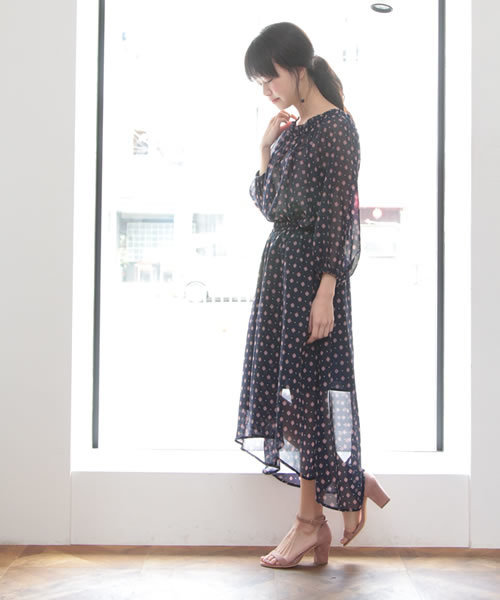 SESTO（セスト）の「チャンキーヒール美脚ストラップサンダル（サンダル・レディース・ブラック/グレイッシュベージュ/ピンクベージュ/ホワイト/グリーン/ライトグレー/シルバー/ネイビー/イエロー/ブラック系その他・24.0cm/23.5cm/22.5cm/22.0cm/23.0cm/24.5cm/25.5cm）」の19枚目の写真