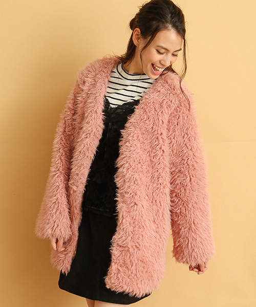 Honeys（ハニーズ）の「冬先まで着こなせるプードルボアジャケット（ノーカラージャケット・レディース・ブラック/アイボリー/ピンク/ベージュ・M/L）」の4枚目の写真