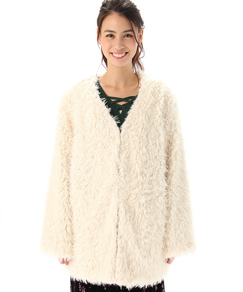 Honeys（ハニーズ）の「冬先まで着こなせるプードルボアジャケット（ノーカラージャケット・レディース・ブラック/アイボリー/ピンク/ベージュ・M/L）」の5枚目の写真