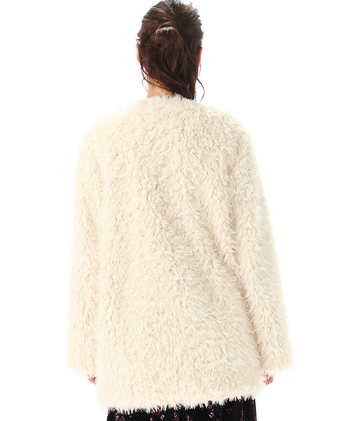 Honeys（ハニーズ）の「冬先まで着こなせるプードルボアジャケット（ノーカラージャケット・レディース・ブラック/アイボリー/ピンク/ベージュ・M/L）」の7枚目の写真