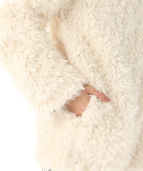 Honeys（ハニーズ）の「冬先まで着こなせるプードルボアジャケット（ノーカラージャケット・レディース・ブラック/アイボリー/ピンク/ベージュ・M/L）」の9枚目の写真