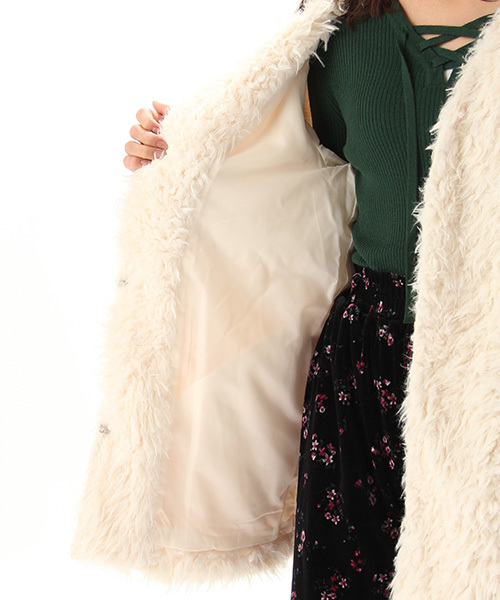 Honeys（ハニーズ）の「冬先まで着こなせるプードルボアジャケット（ノーカラージャケット・レディース・ブラック/アイボリー/ピンク/ベージュ・M/L）」の10枚目の写真