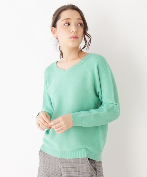 grove(グローブ)の「◆【WEB限定あり】Vネックラグラン袖プルオーバー(ニット/セーター・レディース・ネイビー/オフホワイト/イエロー/ピンク/グリーン/ピンク系1/ブルー・02/03)」の2枚目の写真