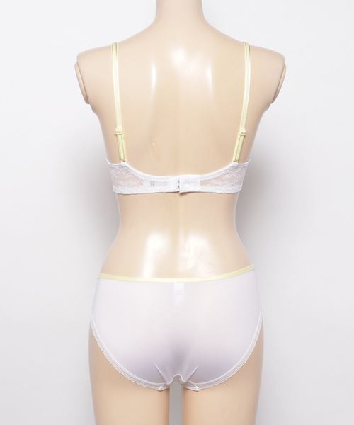 AMOSTYLE BY Triumph（アモスタイルバイトリンプ）の「チャーミングラマーPremium ブラ＆ショーツセット【ABCDカップ】AMST1159 WHU + Hikini（ブラ&ショーツ・レディース・ホワイト・A70/A75/B65/B70/B75/C65/C70/C75/D65/D70/D75/C80/D80）」の2枚目の写真