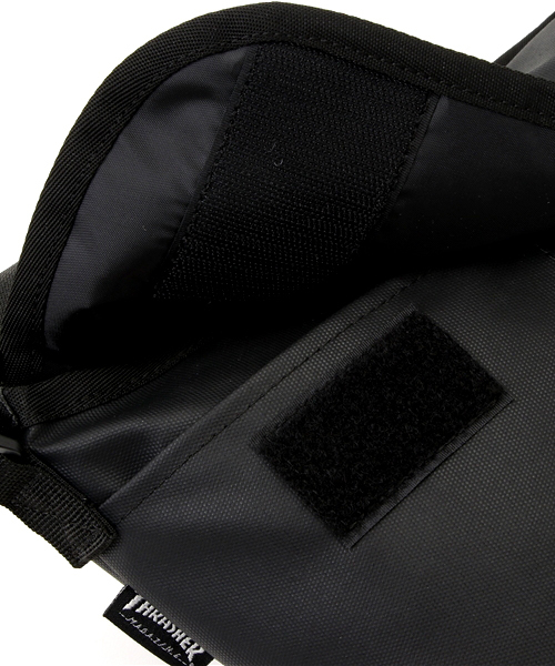 THRASHER（スラッシャー）の「MINI SHOULDER BAG/スラッシャー ショルダーバッグ（ショルダーバッグ・メンズ・ブラック×ホワイト/ブラック×イエロー・FREE）」の5枚目の写真