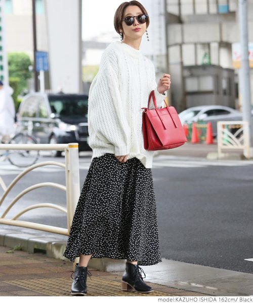 coca（coca）（コカ）の「スリットネック変形ドット柄フレア