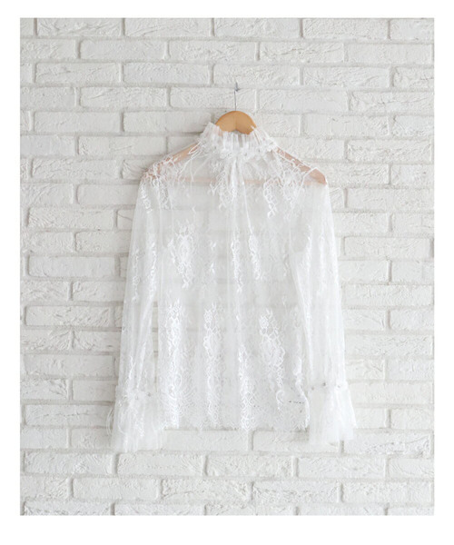 cawaii(カワイイ)の「花コサージュと羽根舞う華やかなインナーレース(Tシャツ/カットソー・レディース・ホワイト・FREE)」の5枚目の写真