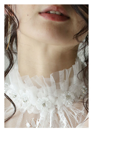cawaii(カワイイ)の「花コサージュと羽根舞う華やかなインナーレース(Tシャツ/カットソー・レディース・ホワイト・FREE)」の9枚目の写真