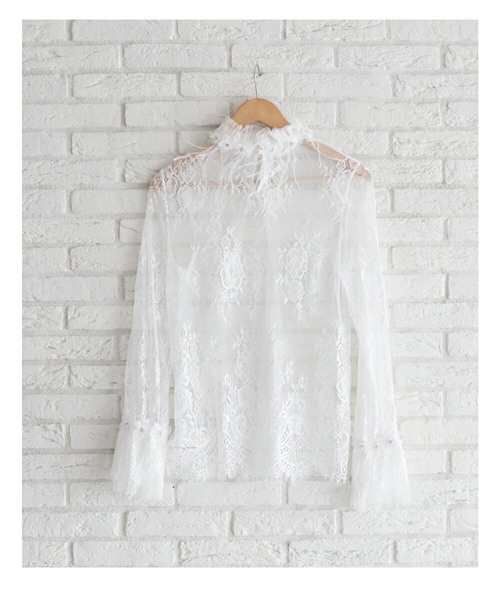 cawaii(カワイイ)の「花コサージュと羽根舞う華やかなインナーレース(Tシャツ/カットソー・レディース・ホワイト・FREE)」の7枚目の写真