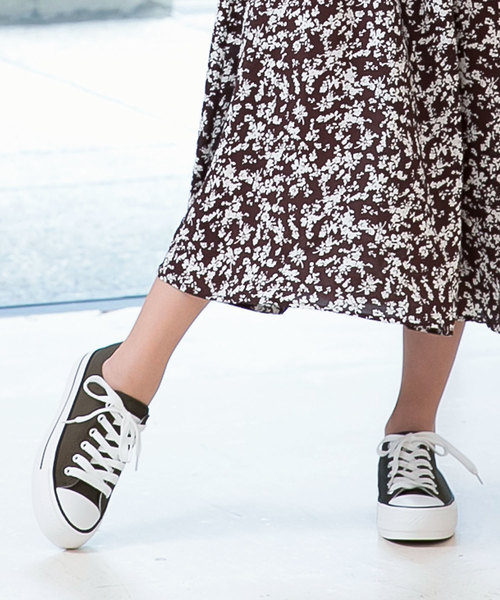 KOBE LETTUCE（コウベレタス）の「ローカット厚底キャンバススニーカー（スニーカー・レディース・ブラック/グレー/アイボリー/ベージュ/カーキ/ワインレッド/パイソン・LL/S/M/L）」の6枚目の写真