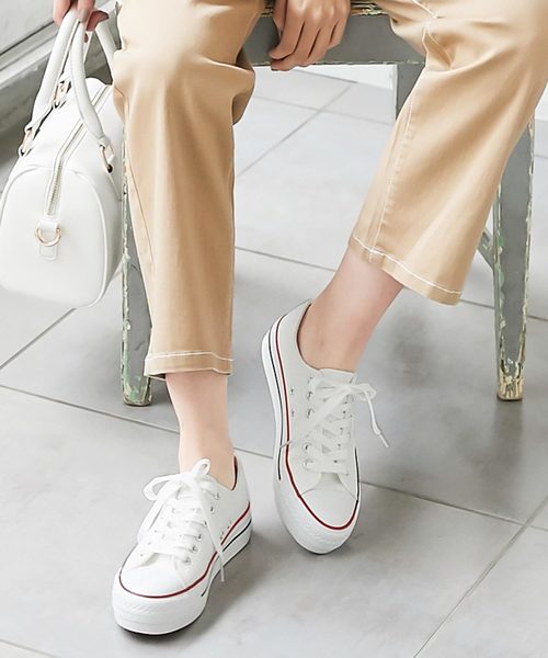 KOBE LETTUCE（コウベレタス）の「ローカット厚底キャンバススニーカー（スニーカー・レディース・ブラック/グレー/アイボリー/ベージュ/カーキ/ワインレッド/パイソン・LL/S/M/L）」の2枚目の写真