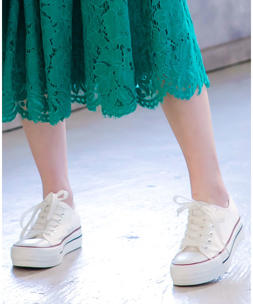 KOBE LETTUCE（コウベレタス）の「ローカット厚底キャンバススニーカー（スニーカー・レディース・ブラック/グレー/アイボリー/ベージュ/カーキ/ワインレッド/パイソン・LL/S/M/L）」の20枚目の写真