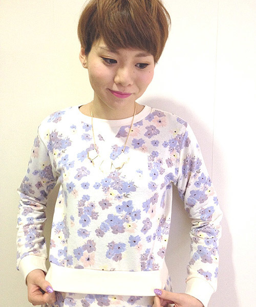 natural couture（ナチュラルクチュール）の「フラワープリントプルオーバー（Tシャツ/カットソー・レディース・アイボリー/トップグレー・FREE）」の2枚目の写真