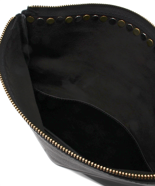 Ray BEAMS（レイビームス）の「MASTER&Co. / スタッズ クラッチバッグ（クラッチバッグ・レディース・ホワイト/ブラック・ONE SIZE）」の5枚目の写真