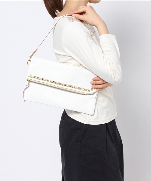 Ray BEAMS（レイビームス）の「MASTER&Co. / スタッズ クラッチバッグ（クラッチバッグ・レディース・ホワイト/ブラック・ONE SIZE）」の8枚目の写真