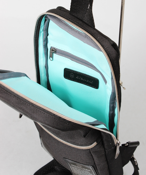 UNION STATION(ユニオンステーション)の「Bianchi×PACIFIC STATE BODY BAG(ショルダーバッグ・メンズ・ブラック/ネイビー/レッド/ブルー系その他・FREE)」の5枚目の写真