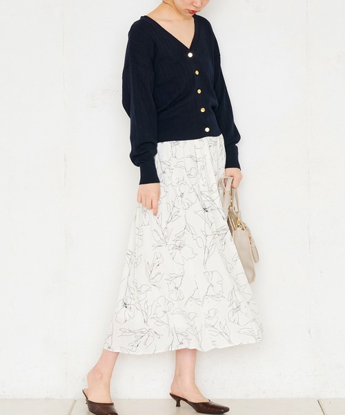 natural couture(ナチュラルクチュール)の「線画花柄プリーツスカート(スカート・レディース・ブラック/ベージュ/アイボリー・FREE)」の7枚目の写真