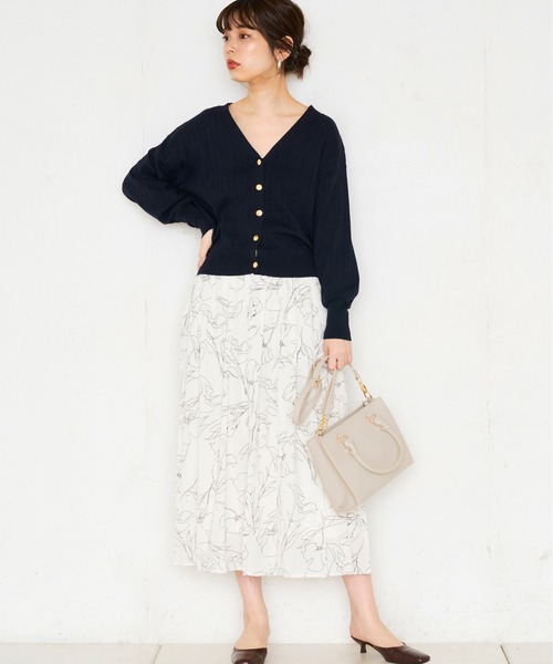 natural couture(ナチュラルクチュール)の「線画花柄プリーツスカート(スカート・レディース・ブラック/ベージュ/アイボリー・FREE)」の12枚目の写真