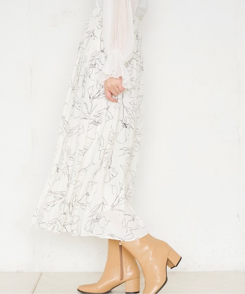 natural couture(ナチュラルクチュール)の「線画花柄プリーツスカート(スカート・レディース・ブラック/ベージュ/アイボリー・FREE)」の14枚目の写真