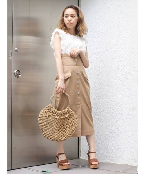 dazzlin(ダズリン)の「ハイウエストフロントボタンスカート(スカート・レディース・ベージュ・SMALL/MEDIUM)」の5枚目の写真