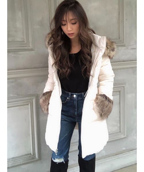 RESEXXY（リゼクシー）の「フード付きロングダウンコート（ダウンジャケット/コート・レディース・ベージュ/ブラック/ホワイト・MEDIUM/SMALL）」の12枚目の写真