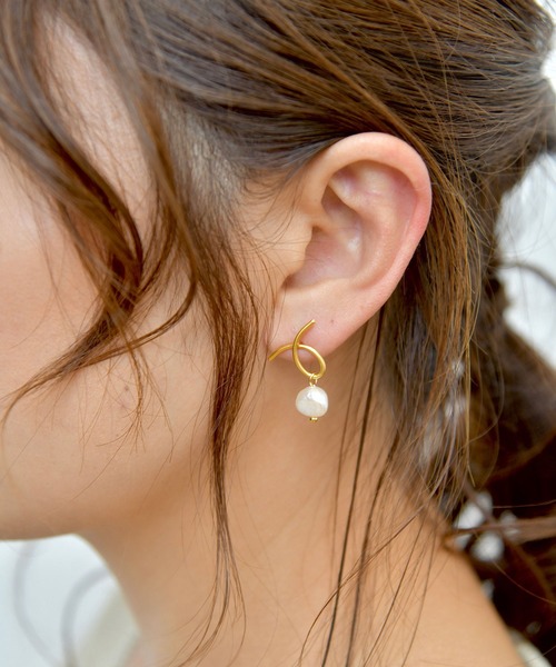 BROTHERHOOD（ブラザーフッド）の「【earyear】ポイントパールピアス（ピアス（両耳用）・レディース・ゴールド/A/B/C/D/E/F/G/H/J/K/I/L・FREE）」の3枚目の写真