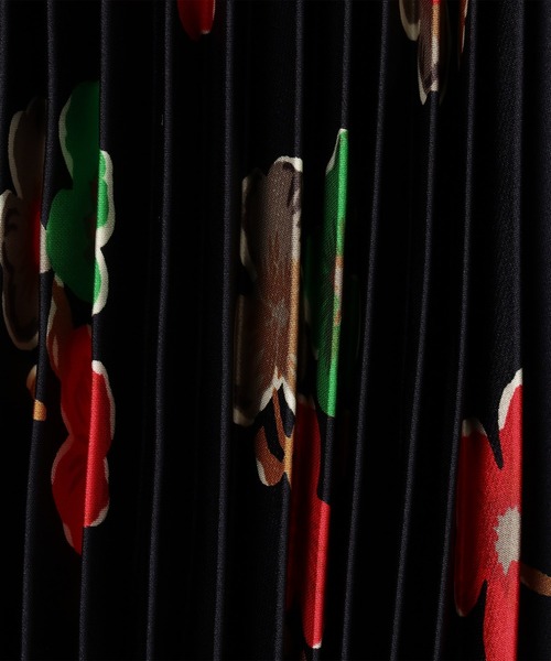 Sacai(サカイ)の「SACAI / プリントプリーツスカート(スカート・レディース・インディゴブルー/ダークブラック・0/1)」の7枚目の写真
