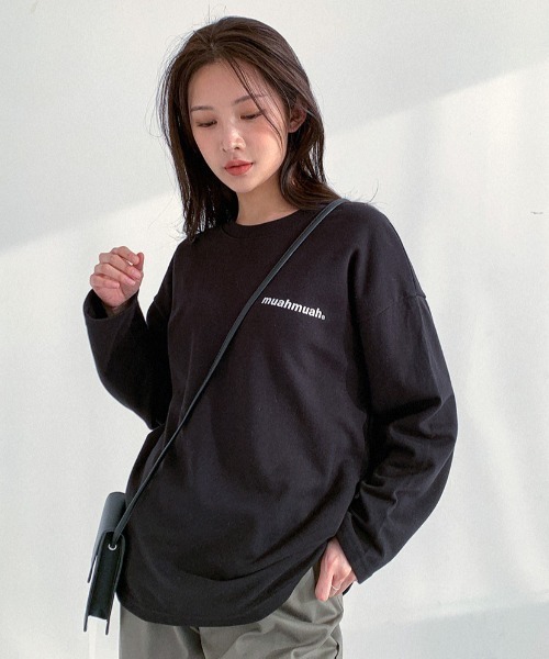 muahmuah(ムーアムーア)の「A'GEM/9 × .kom『muah muah/ムーアムーア』SIGNATURE LOGOLINE T-SHIRT/シグネチャー ロゴライン ロングスリーブTシャツ(Tシャツ/カットソー・レディース・アイボリー/ブラック/グレー/ライトブルー/インディゴブルー/ホワイト・FREE)」の3枚目の写真