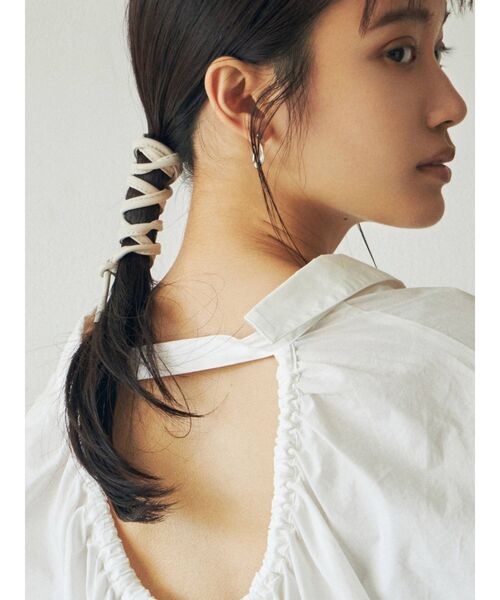 MURUA（ムルーア）の「ヘアーワイヤーリボン（ヘアゴム・レディース・カーキ/アイボリー・FREE）」の3枚目の写真
