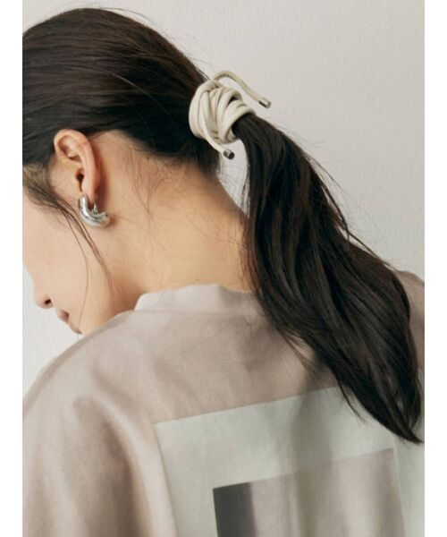 MURUA（ムルーア）の「ヘアーワイヤーリボン（ヘアゴム・レディース・カーキ/アイボリー・FREE）」の5枚目の写真
