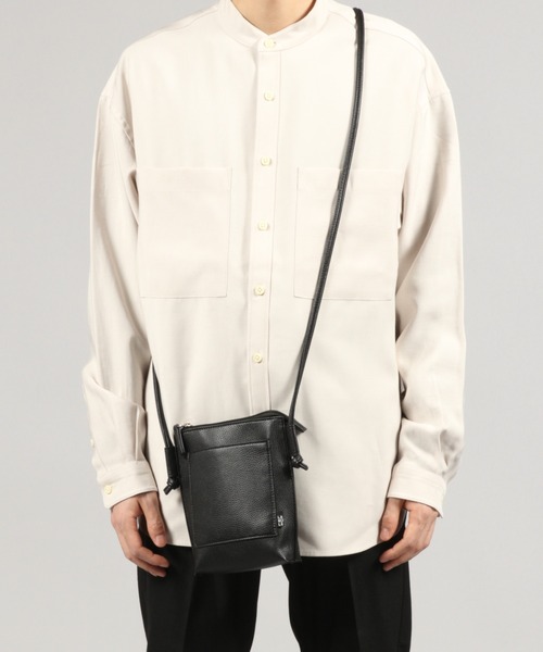 LAKOLE(ラコレ)の「フェイクレザー縦型ミニショルダーバッグ / 939075(ショルダーバッグ・メンズ・サンドグレー/ブラック/ライトブルー・FREE)」の13枚目の写真