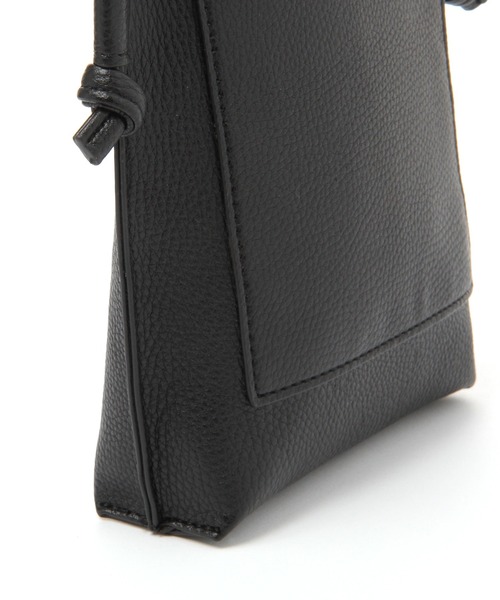 LAKOLE(ラコレ)の「フェイクレザー縦型ミニショルダーバッグ / 939075(ショルダーバッグ・メンズ・サンドグレー/ブラック/ライトブルー・FREE)」の7枚目の写真