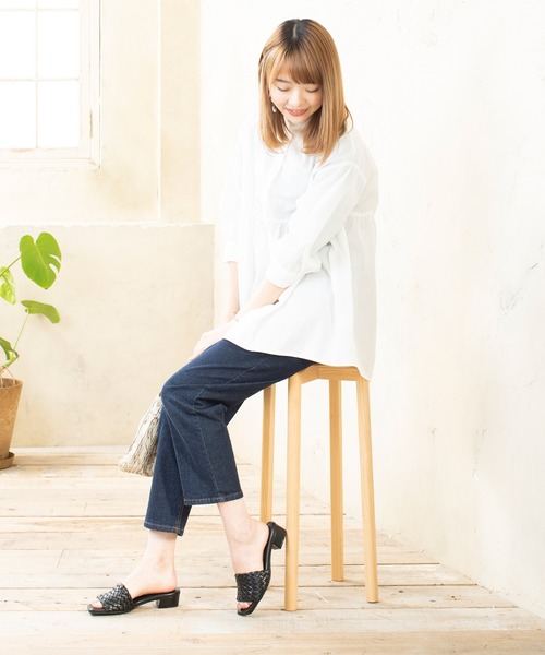 menue(メヌエ)の「スクエアトゥ ローヒール スライドサンダル(サンダル・レディース・ブルー系その他/ブラック/ベージュ/アイボリー/ブラック系その他/パイソン・M/3L/XS/LL/S/L)」の12枚目の写真