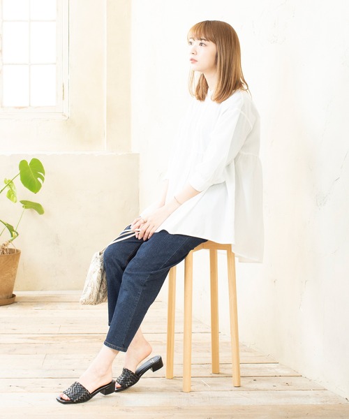 menue(メヌエ)の「スクエアトゥ ローヒール スライドサンダル(サンダル・レディース・ブルー系その他/ブラック/ベージュ/アイボリー/ブラック系その他/パイソン・M/3L/XS/LL/S/L)」の20枚目の写真