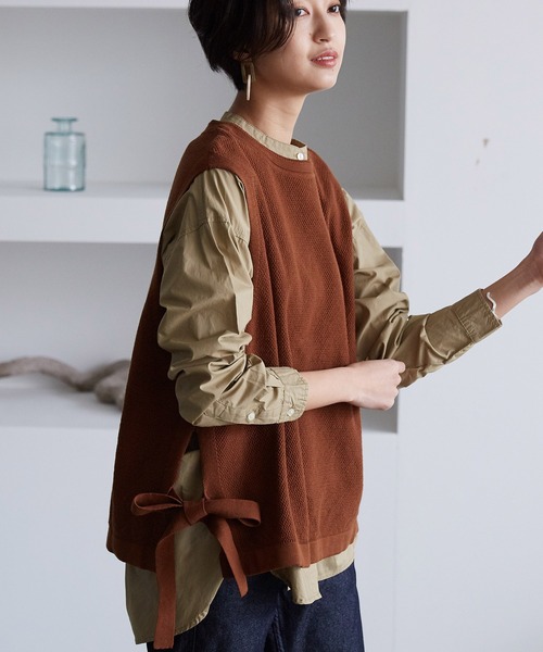 OMNES（オムネス）の「鹿の子コットンニットサイドリボンベスト（ベスト・レディース・ブラック/ネイビー/ブラウン/アイボリー/グリーン系その他・FREE）」の4枚目の写真