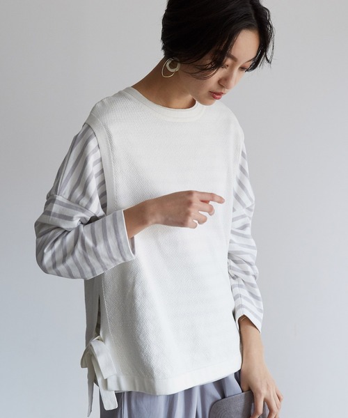 OMNES（オムネス）の「鹿の子コットンニットサイドリボンベスト（ベスト・レディース・ブラック/ネイビー/ブラウン/アイボリー/グリーン系その他・FREE）」の2枚目の写真