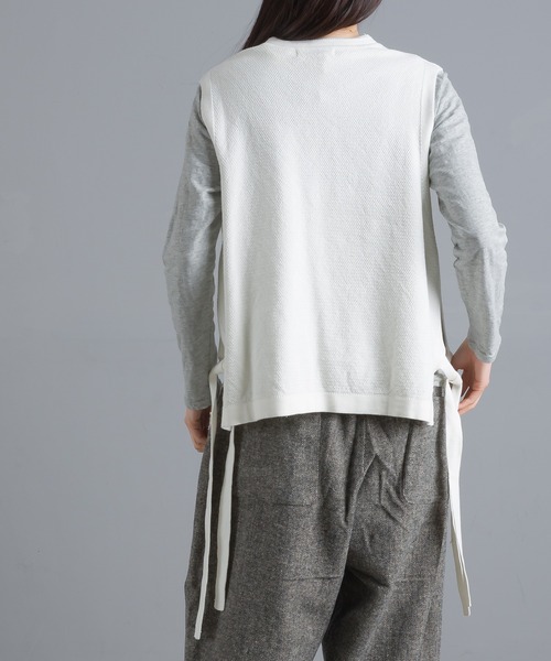 OMNES（オムネス）の「鹿の子コットンニットサイドリボンベスト（ベスト・レディース・ブラック/ネイビー/ブラウン/アイボリー/グリーン系その他・FREE）」の7枚目の写真