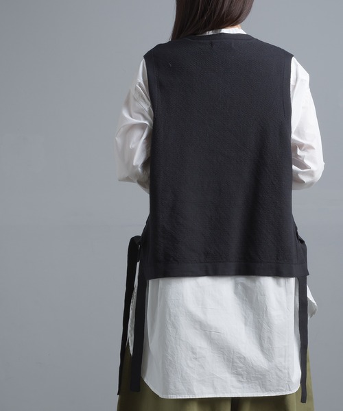 OMNES（オムネス）の「鹿の子コットンニットサイドリボンベスト（ベスト・レディース・ブラック/ネイビー/ブラウン/アイボリー/グリーン系その他・FREE）」の19枚目の写真