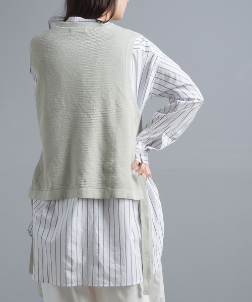 OMNES（オムネス）の「鹿の子コットンニットサイドリボンベスト（ベスト・レディース・ブラック/ネイビー/ブラウン/アイボリー/グリーン系その他・FREE）」の13枚目の写真