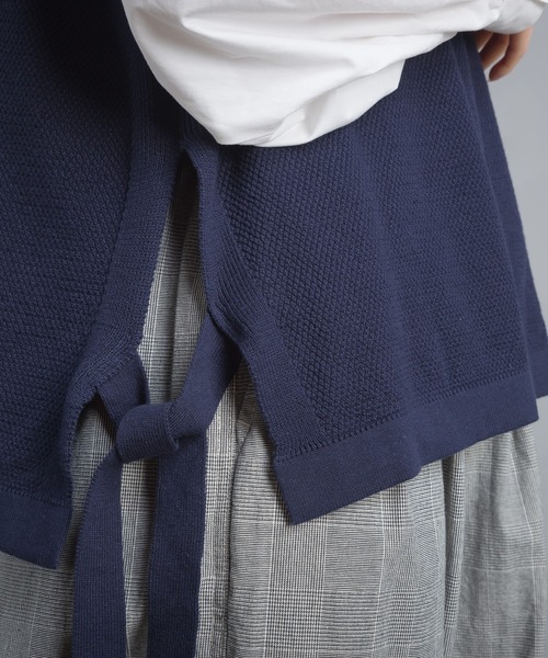 OMNES（オムネス）の「鹿の子コットンニットサイドリボンベスト（ベスト・レディース・ブラック/ネイビー/ブラウン/アイボリー/グリーン系その他・FREE）」の15枚目の写真