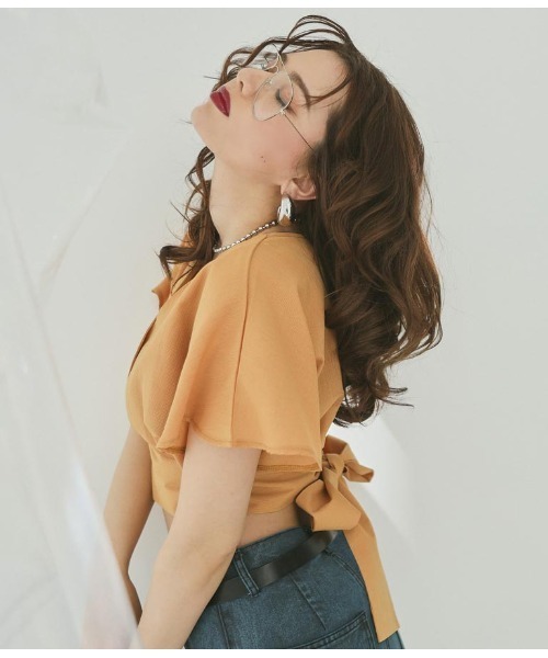 ANAP(アナップ)の「バックリボンカシュクールトップス(Tシャツ/カットソー・レディース・イエロー/ブラック/オフホワイト/グレイッシュベージュ/ライトベージュ・FREE)」の1枚目の写真