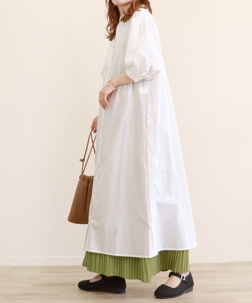 Monocoro toppi（モノコロトッピ）の「サイドボタンスリット シャツワンピース（シャツワンピース・レディース・ベージュ/オフホワイト/モカ・M）」の17枚目の写真