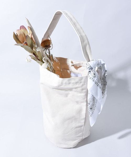 folka(フォルカ)の「【folka(フォルカ)】ワンショルダートートバッグ(トートバッグ・レディース・ホワイト/ネイビー・ONE SIZE)」の4枚目の写真