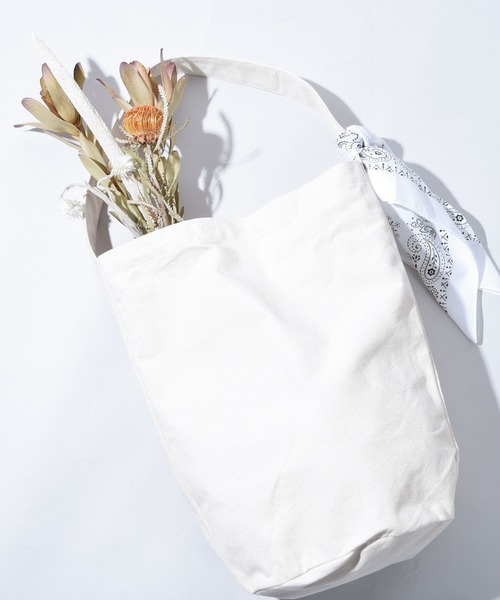 folka(フォルカ)の「【folka(フォルカ)】ワンショルダートートバッグ(トートバッグ・レディース・ホワイト/ネイビー・ONE SIZE)」の12枚目の写真