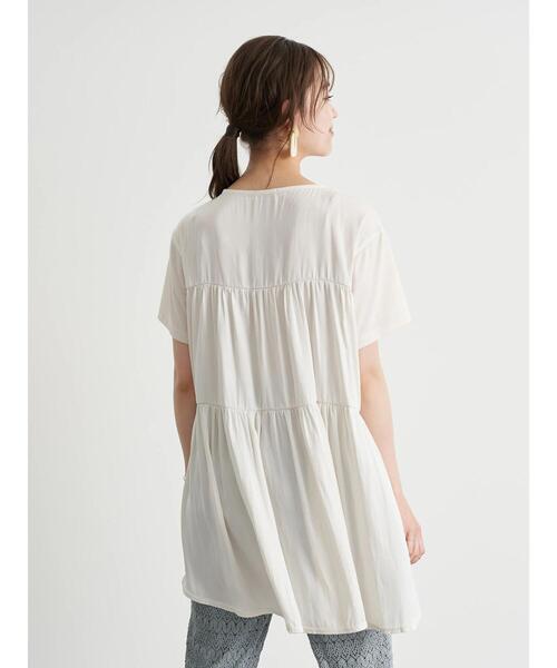 earth music&ecology(アースミュージックアンドエコロジー)の「バックティアードチュニック *(Tシャツ/カットソー・レディース・アイボリー/グレイッシュベージュ/ブラック・FREE)」の12枚目の写真